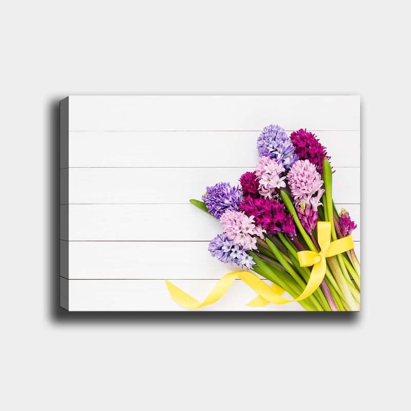 Lærred 70x100 cm - Farverig buket hyacinter med gul sløjfe - Lilla / Lyserød / Gul - Boligtilbehør - Billeder & kunst - Billeder på lærred