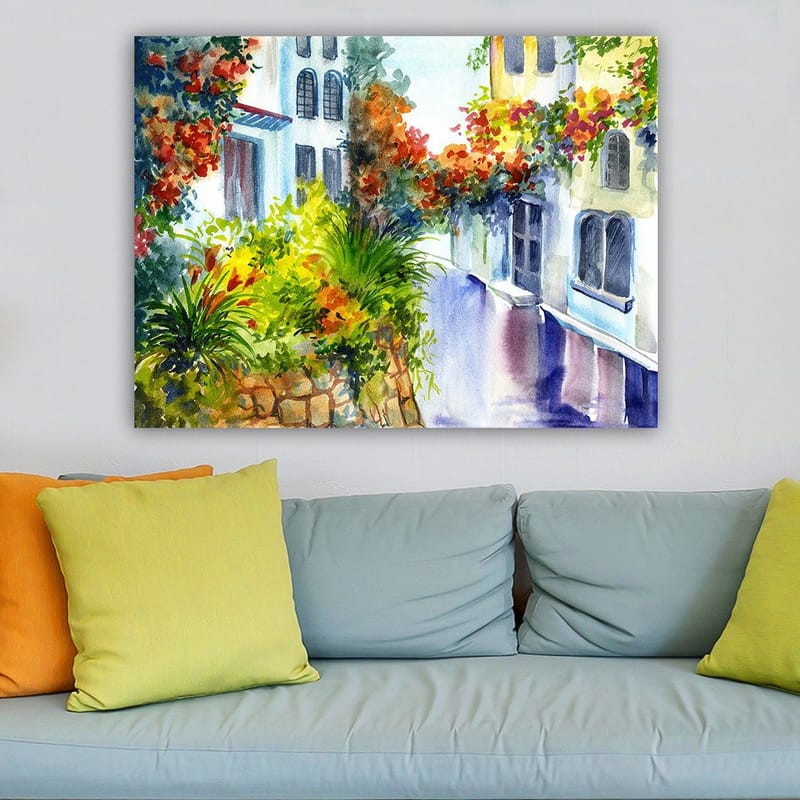 Lærred 70x100 cm - Farverig gade med blomster og grønt i et middelhavsmiljø - Grøn / Rød / Blå - Boligtilbehør - Billeder & kunst - Billeder på lærred