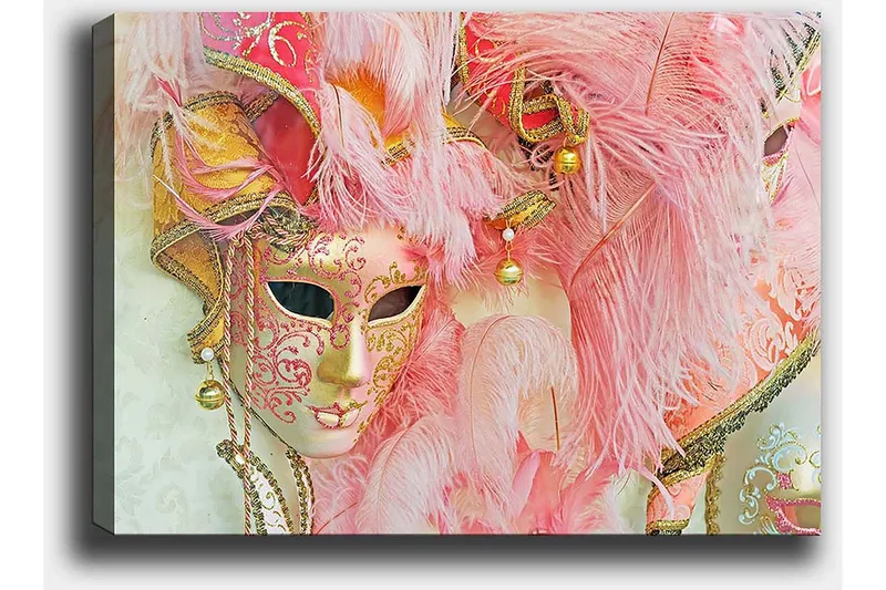 Lærred 70x100 cm - Farverig maskerademaske udsmykket med fjer og ornamenter, der indfanger den festlige atmosfære ved et maskeradebal - Lyserød / Guld / Hvid - Boligtilbehør - Billeder & kunst - Billeder på lærred