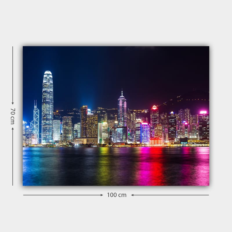 Lærred 70x100 cm - Farverig natteudsigt over Hong Kongs skyline med oplyste skyskrabere - Blå / Lilla / Lyserød - Boligtilbehør - Billeder & kunst - Billeder på lærred