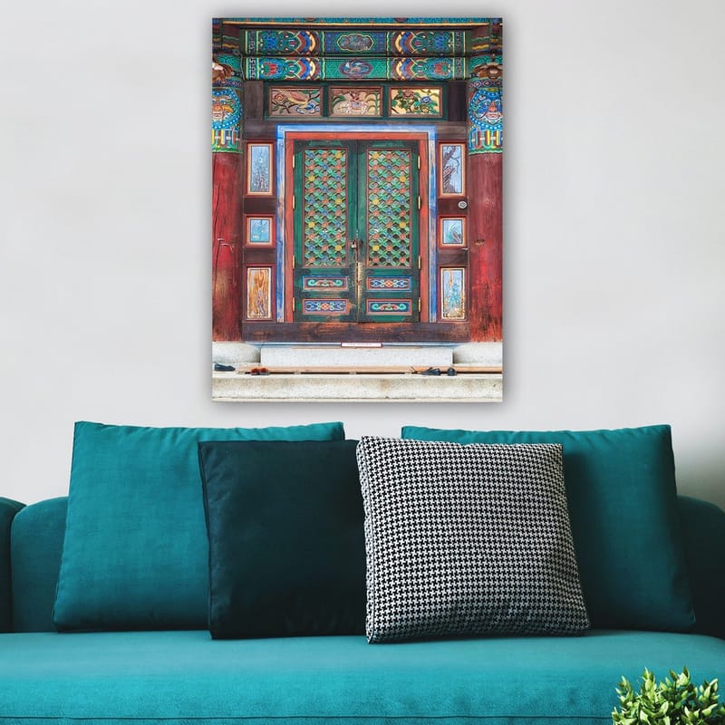 Lærred 70x100 cm - Farverig og detaljeret dør med traditionelle mønstre og dekorationer - Grøn / Rød / Blå - Boligtilbehør - Billeder & kunst - Billeder på lærred