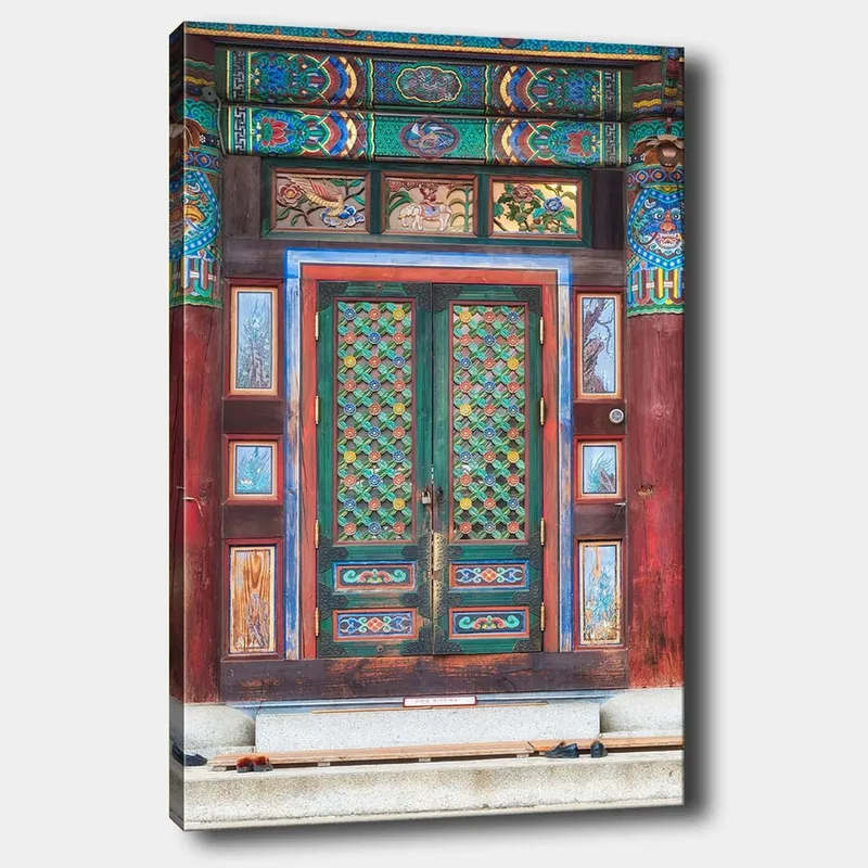 Lærred 70x100 cm - Farverig og detaljeret dør med traditionelle mønstre og dekorationer, Grøn / Rød / Blå