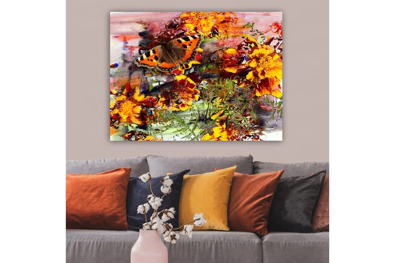 Lærred 70x100 cm - Farverig sommerfugl siddende på blomster i en livlig have - Orange / Gul / Grøn - Boligtilbehør - Billeder & kunst - Billeder på lærred
