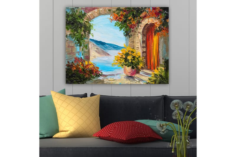 Lærred 70x100 cm - Farverig udsigt gennem en bue med blomster og hav i baggrunden, Blå / Orange / Grøn