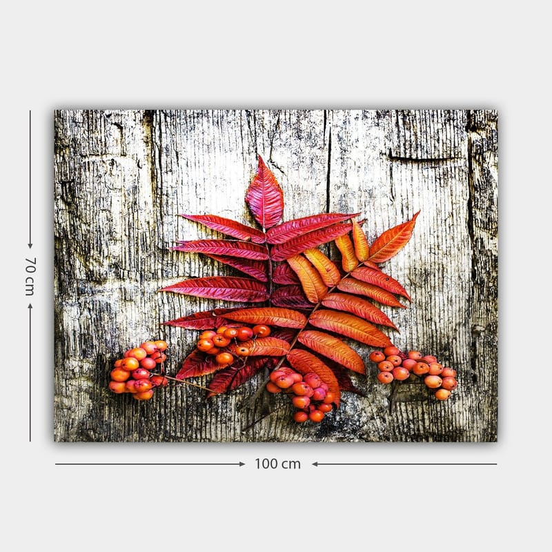 Lærred 70x100 cm - Farverige efterårsblade og bær på en træoverflade - Rød / Orange / Gul - Boligtilbehør - Billeder & kunst - Billeder på lærred