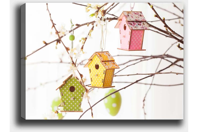 Lærred 70x100 cm - Farverige fuglehuse hængende i grene med blomster - Grøn / Gul / Lyserød - Boligtilbehør - Billeder & kunst - Billeder på lærred