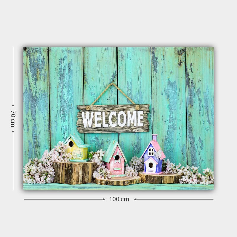 Lærred 70x100 cm - Farverige fuglehuse i et indbydende miljø med et træskilt - Turkis / Pink / Gul - Boligtilbehør - Billeder & kunst - Billeder på lærred