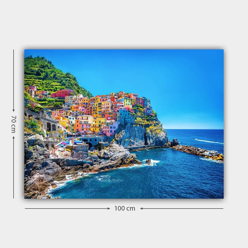 Lærred 70x100 cm - Farverige huse, der klatrer op ad en klippe ved havet - Blå / Gul / Lyserød - Boligtilbehør - Billeder & kunst - Billeder på lærred