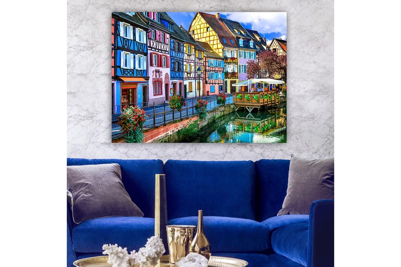 Lærred 70x100 cm - Farverige huse langs en kanal i maleriske byomgivelser - Blå / Lyserød / Gul - Boligtilbehør - Billeder & kunst - Billeder på lærred