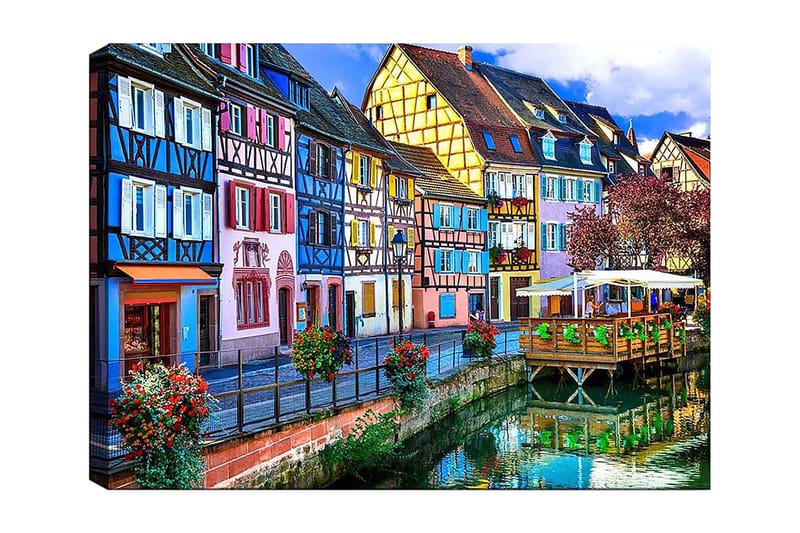 Lærred 70x100 cm - Farverige huse langs en kanal i maleriske byomgivelser, Blå / Lyserød / Gul