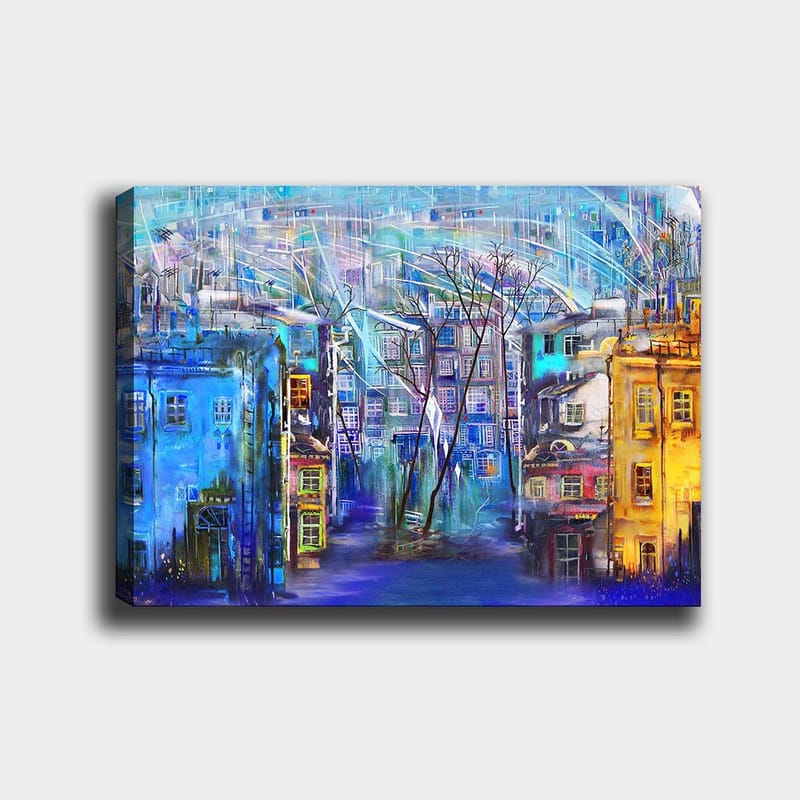 Lærred 70x100 cm - Farverigt bybillede med huse i forskellige nuancer og træer under en regnfuld himmel, Blå / Gul / Lilla