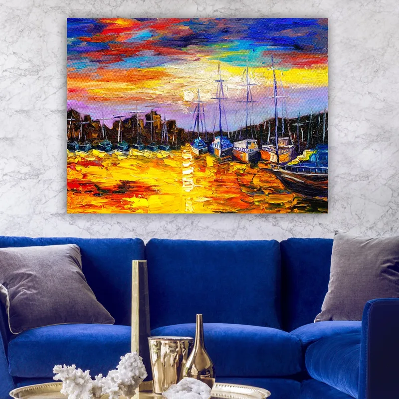 Lærred 70x100 cm - Farverigt havnescene med sejlbåde spejlet i vandet under en solnedgang - Guld / Blå / Orange - Boligtilbehør - Billeder & kunst - Billeder på lærred