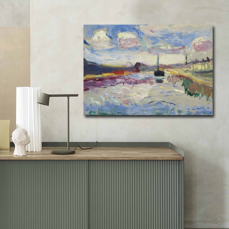 Lærred 70x100 cm - Farverigt landskabsmaleri med en båd, der glider hen over en spejlblank vandoverflade under en dramatisk himmel - Blå / Hvid / Grøn - Boligtilbehør - Billeder & kunst - Billeder på lærred