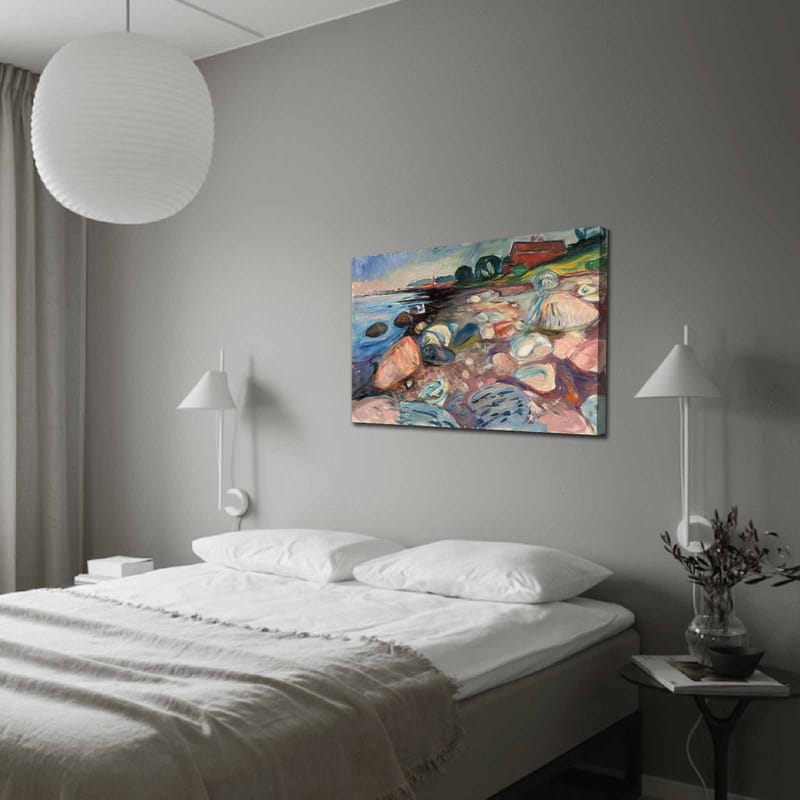 Lærred 70x100 cm - Farverigt strandscene med klipper og et rødt sommerhus i baggrunden, Blå / Lyserød / Grøn