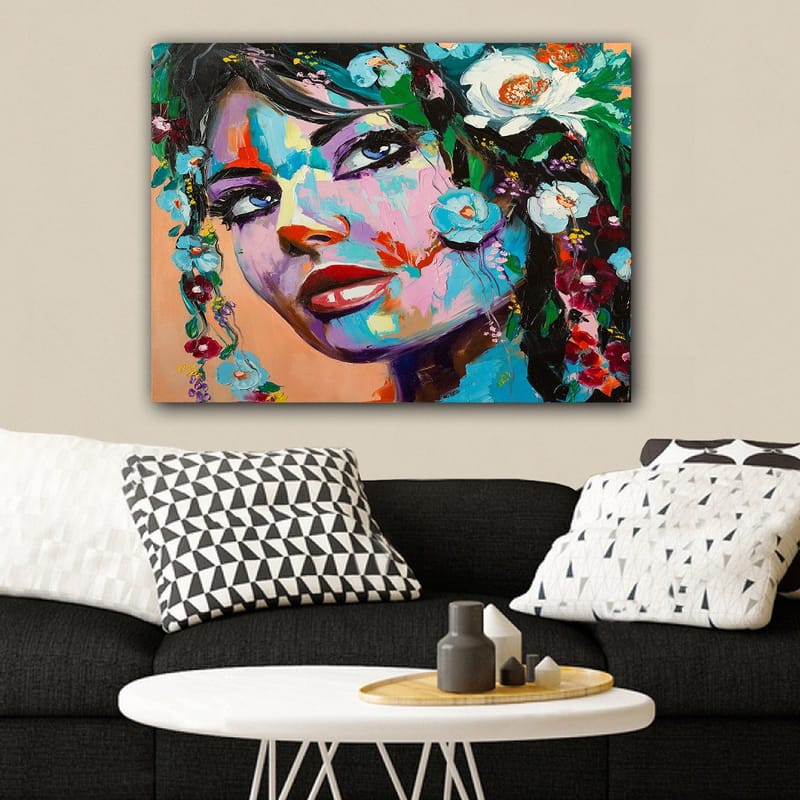 Lærred 70x100 cm - Farverigt portrætmaleri af en kvinde med blomster i håret - Blå / Rød / Grøn - Boligtilbehør - Billeder & kunst - Billeder på lærred