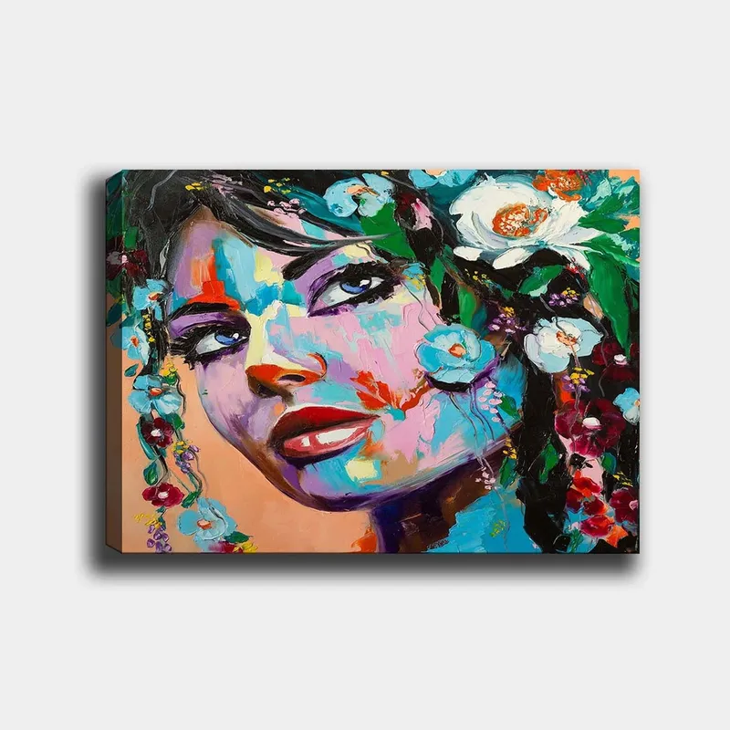 Lærred 70x100 cm - Farverigt portrætmaleri af en kvinde med blomster i håret, Blå / Rød / Grøn