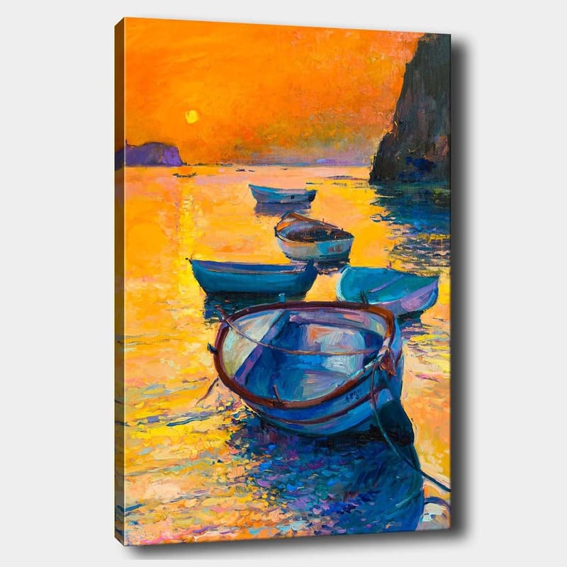 Lærred 70x100 cm - Flere både flyder på en glitrende overflade i solnedgangens varme farver, Orange / Blå / Guld