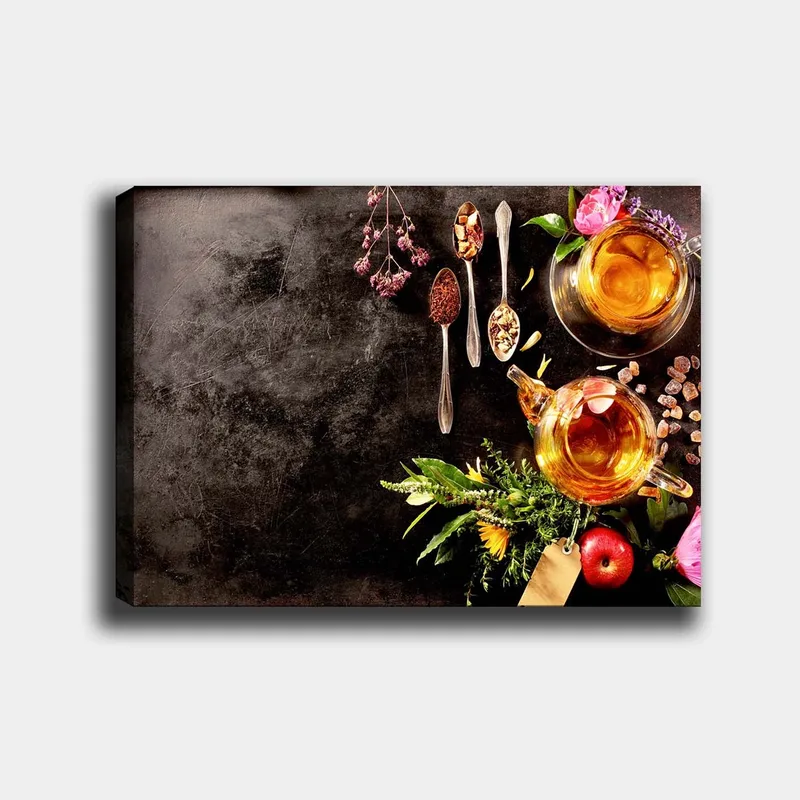 Lærred 70x100 cm - Fredfyldt komposition med te, krydderier og blomster, der skaber en indbydende atmosfære - Guld / Grøn / Lyserød - Boligtilbehør - Billeder & kunst - Billeder på lærred