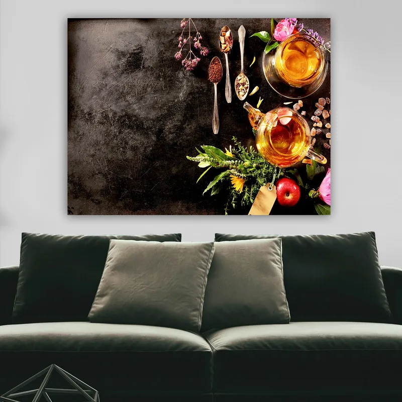 Lærred 70x100 cm - Fredfyldt komposition med te, krydderier og blomster, der skaber en indbydende atmosfære - Guld / Grøn / Lyserød - Boligtilbehør - Billeder & kunst - Billeder på lærred