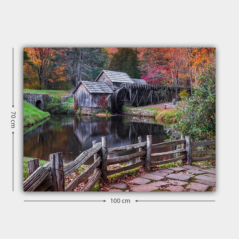 Lærred 70x100 cm - Gammel mølle ved en spejlblank sø omgivet af efterårsfarver - Rød / Grøn / Brun - Boligtilbehør - Billeder & kunst - Billeder på lærred