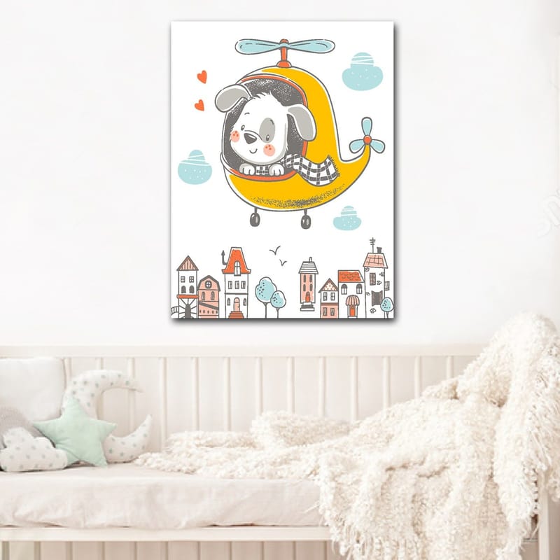 Lærred 70x100 cm - Glad hund flyver i en gul helikopter over en by med farverige huse - Gul / Grå / Blå - Boligtilbehør - Billeder & kunst - Billeder på lærred