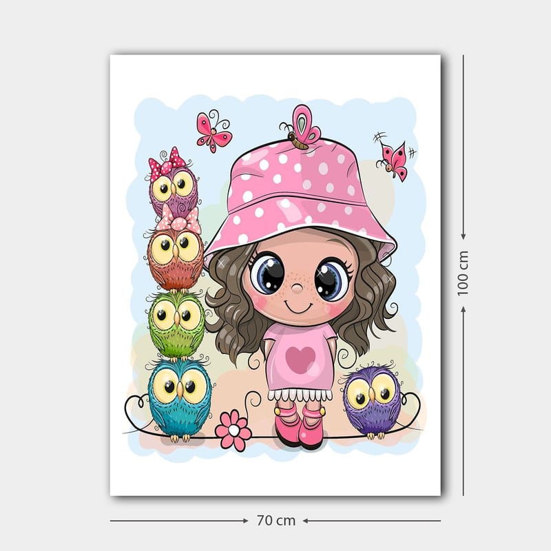 Lærred 70x100 cm - Glad pige med lyserød hat omgivet af farverige ugler og sommerfugle - Lyserød / Grøn / Blå - Boligtilbehør - Billeder & kunst - Billeder på lærred