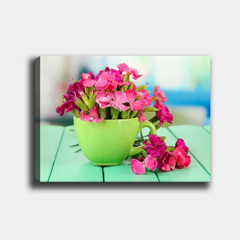 Lærred 70x100 cm - Grøn kop fyldt med lyserøde blomster, Grøn / Lyserød