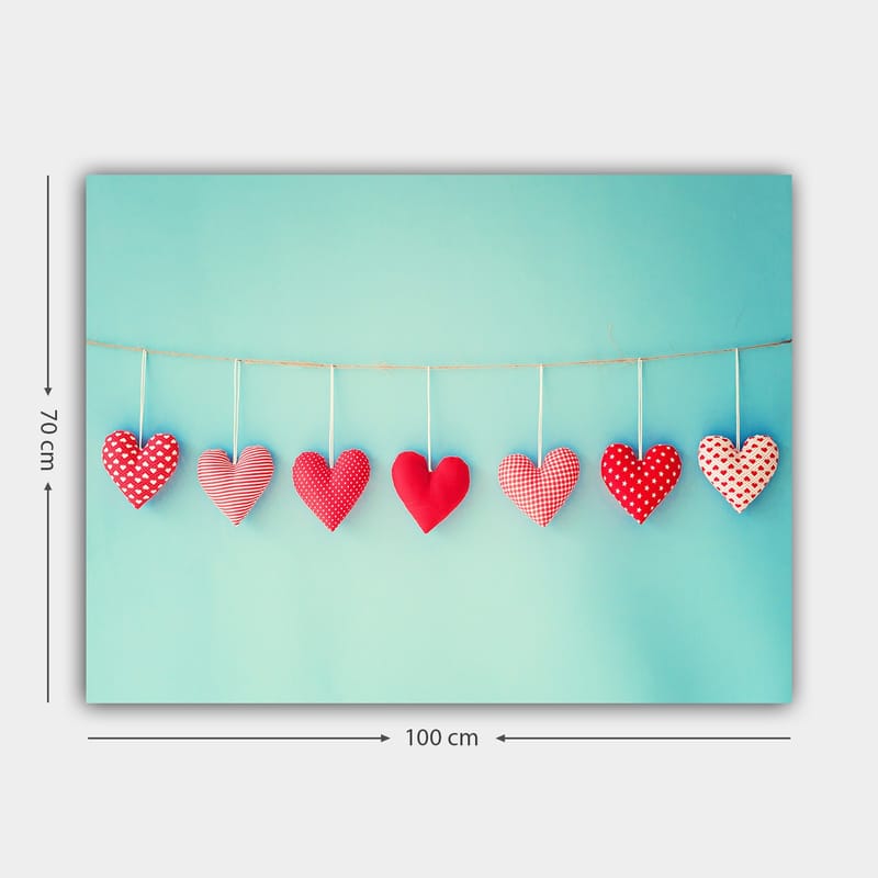 Lærred 70x100 cm - Hængende hjerter i forskellige mønstre og nuancer af rød - Rød / Lyseblå / Hvid - Boligtilbehør - Billeder & kunst - Billeder på lærred