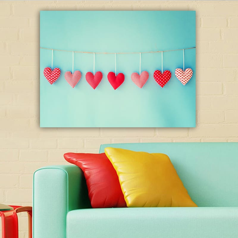 Lærred 70x100 cm - Hængende hjerter i forskellige mønstre og nuancer af rød - Rød / Lyseblå / Hvid - Boligtilbehør - Billeder & kunst - Billeder på lærred