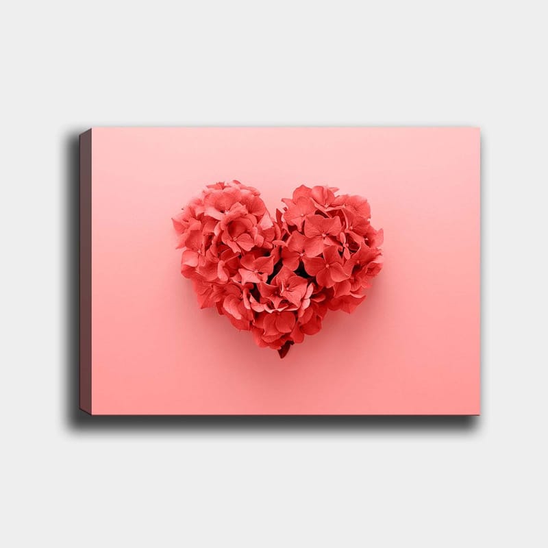 Lærred 70x100 cm - Hjerteformet blomsterkomposition i en romantisk og legende stil, Koralrød / Lys pink