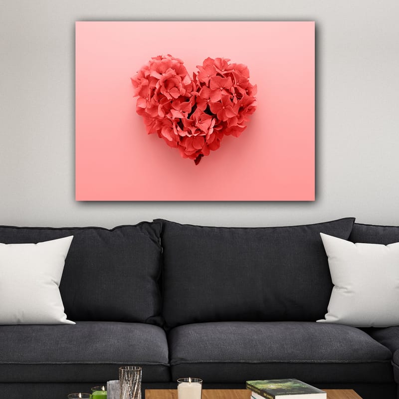 Lærred 70x100 cm - Hjerteformet blomsterkomposition i en romantisk og legende stil - Koralrød / Lys pink - Boligtilbehør - Billeder & kunst - Billeder på lærred
