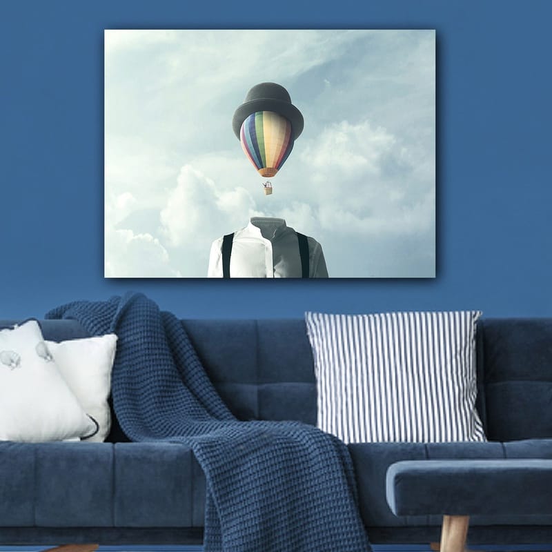 Lærred 70x100 cm - Hovedløs mand i hvid skjorte og sort hat med en farverig varmluftballon svævende over sig - Hvid / Sort / Regnbue - Boligtilbehør - Billeder & kunst - Billeder på lærred