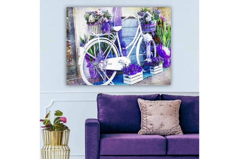 Lærred 70x100 cm - Hvid cykel dekoreret med blomster og lilla detaljer - Lilla / Hvid - Boligtilbehør - Billeder & kunst - Billeder på lærred