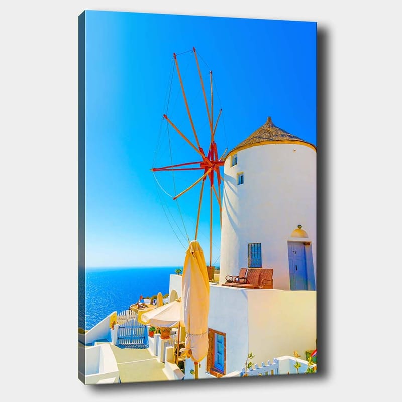 Lærred 70x100 cm - Hvid vindmølle med rød rotor på en klippe ved havet, omgivet af klar blå himmel og hav, Hvid / Rød / Blå