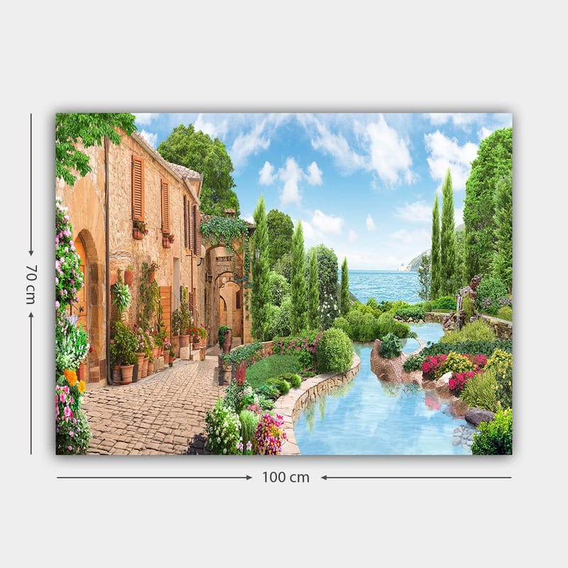 Lærred 70x100 cm - Idyllisk landsby med blomster, træer og en glitrende sø i baggrunden - Grøn / Blå / Terrakotta - Boligtilbehør - Billeder & kunst - Billeder på lærred