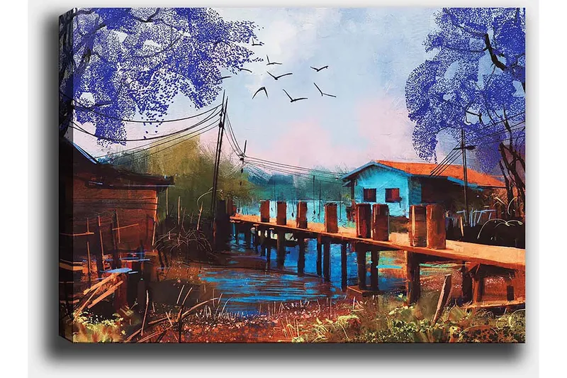 Lærred 70x100 cm - Idyllisk landskabsmaleri med en mole, der strækker sig over en rolig vandoverflade, omgivet af farverige huse og træer i lilla nuancer - Lilla / Blå / Brun - Boligtilbehør - Billeder & kunst - Billeder på lærred