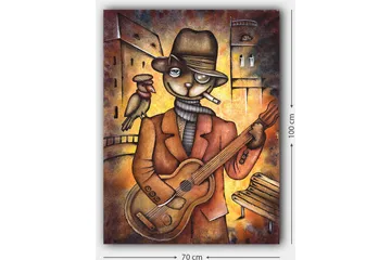 Lærred 70x100 cm - Katteklædt musiker spiller guitar med en fugl på skulderen i et bymiljø - Brun / Orange / Beige - Boligtilbehør - Billeder & kunst - Billeder på lærred