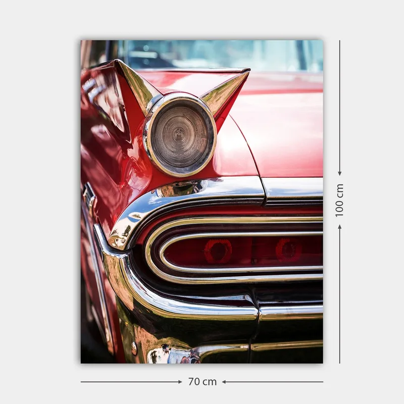 Lærred 70x100 cm - Klassisk bil med en karakteristisk rød farve og skinnende kromdetaljer - Rød / Krom (sølv) - Boligtilbehør - Billeder & kunst - Billeder på lærred