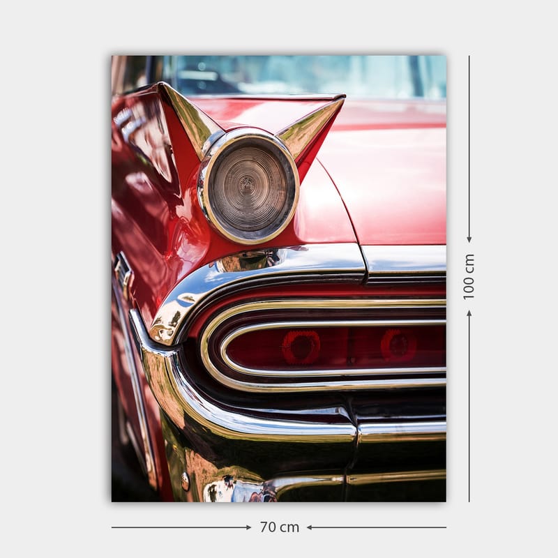 Lærred 70x100 cm - Klassisk bil med en karakteristisk rød farve og skinnende kromdetaljer - Rød / Krom (sølv) - Boligtilbehør - Billeder & kunst - Billeder på lærred