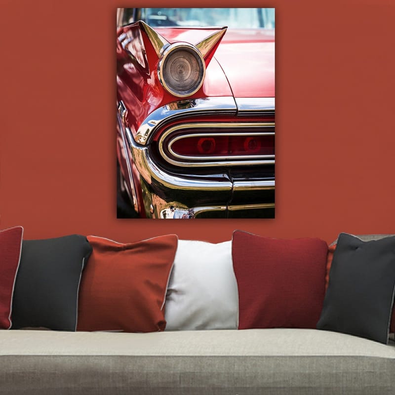 Lærred 70x100 cm - Klassisk bil med en karakteristisk rød farve og skinnende kromdetaljer - Rød / Krom (sølv) - Boligtilbehør - Billeder & kunst - Billeder på lærred