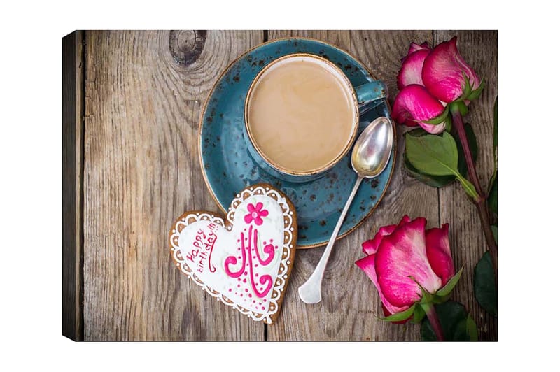 Lærred 70x100 cm - Kop kaffe med hjerteformet peberkage og roser på et træbord, Turkis / Pink / Brun