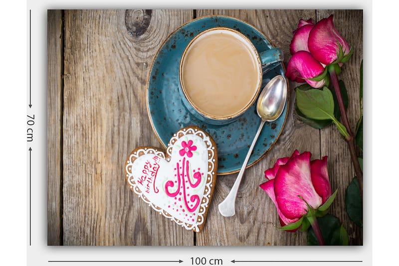 Lærred 70x100 cm - Kop kaffe med hjerteformet peberkage og roser på et træbord - Turkis / Pink / Brun - Boligtilbehør - Billeder & kunst - Billeder på lærred