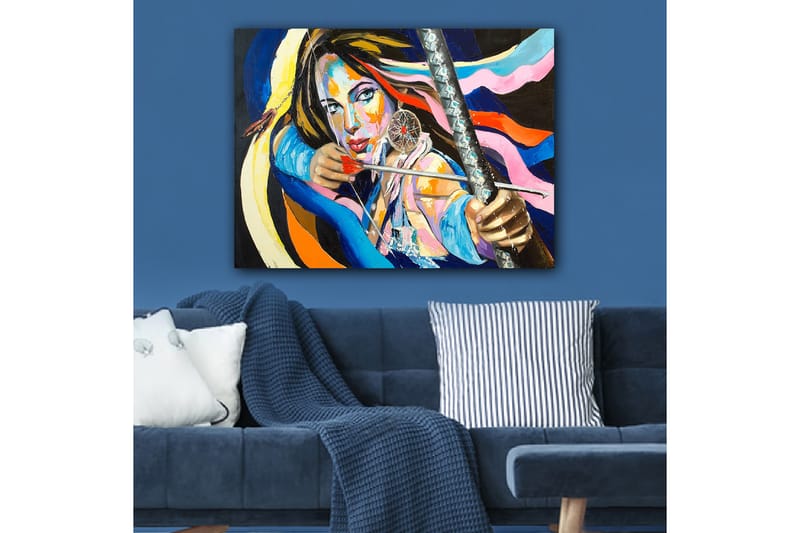 Lærred 70x100 cm - Kraftfuld kvinde der spænder en sløjfe, omgivet af farverige bånd - Blå / Rød / Gul - Boligtilbehør - Billeder & kunst - Billeder på lærred