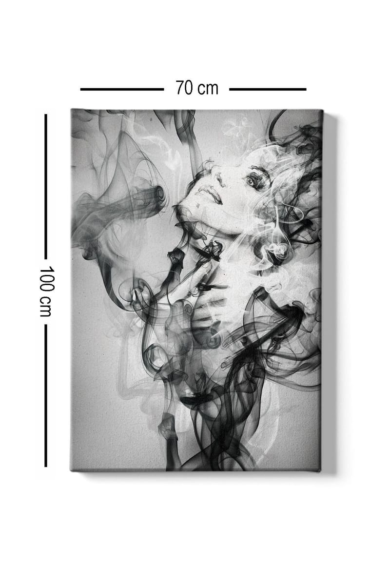 Lærred 70x100 cm - Kvinde der kommer ud af flydende røgformationer - Sort / Grå / Hvid - Boligtilbehør - Billeder & kunst - Billeder på lærred