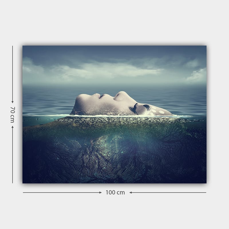 Lærred 70x100 cm - Kvinde flyder på vandoverfladen med en drømmende og rolig atmosfære - Blå / Grøn / Beige - Boligtilbehør - Billeder & kunst - Billeder på lærred