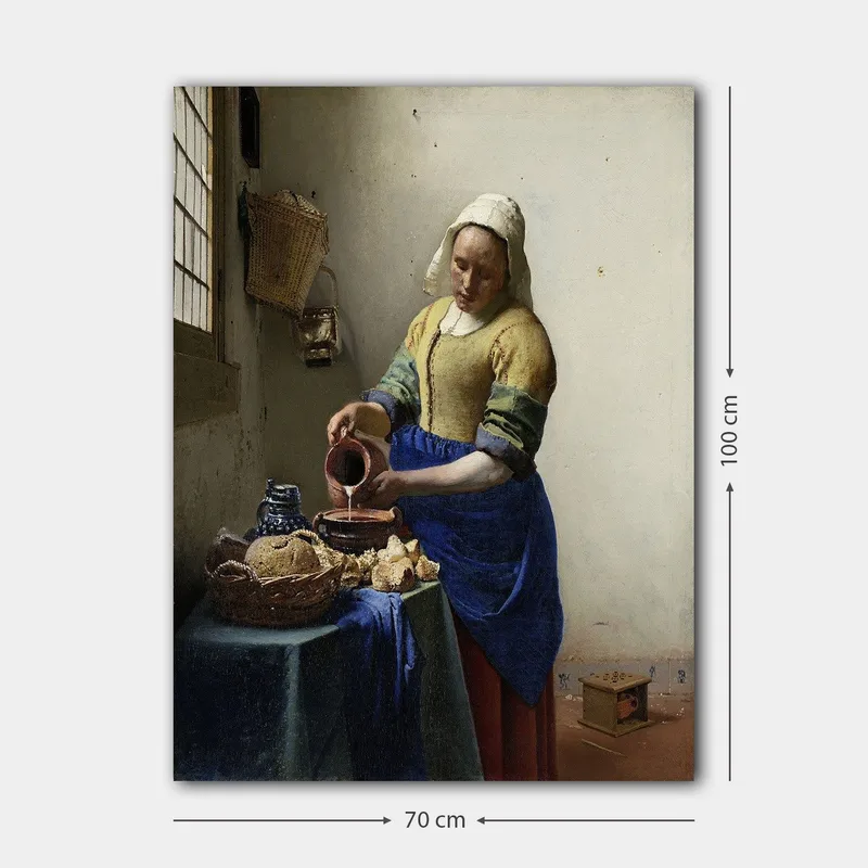 Lærred 70x100 cm - Kvinde hælder mælk i en skål i et lyst køkken - Blå / Gul / Brun - Boligtilbehør - Billeder & kunst - Billeder på lærred