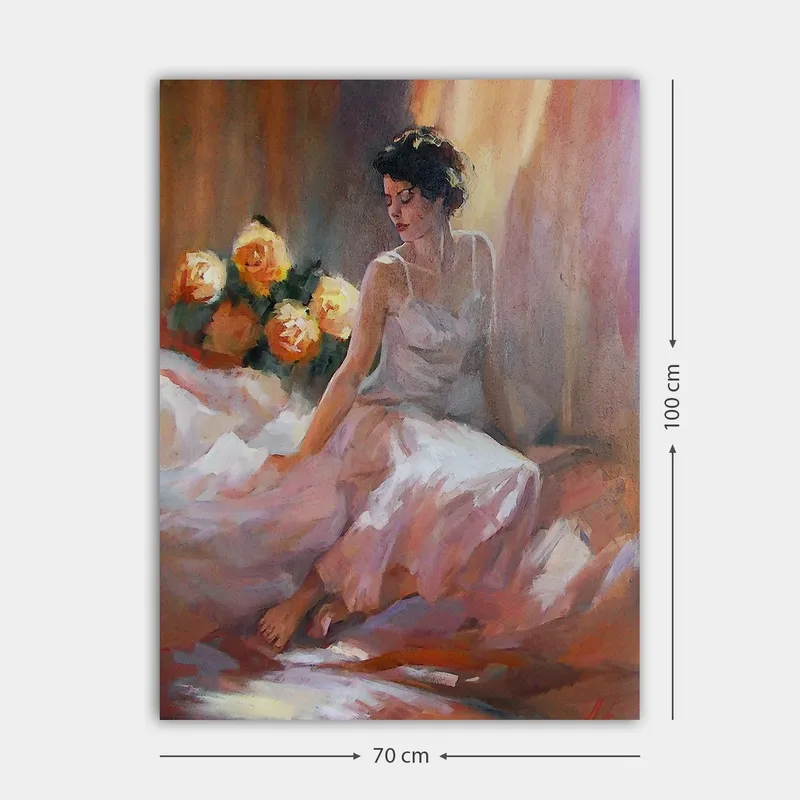 Lærred 70x100 cm - Kvinde i hvid kjole sidder afslappet med roser i baggrunden - Hvid / Pink / Orange - Boligtilbehør - Billeder & kunst - Billeder p�å lærred