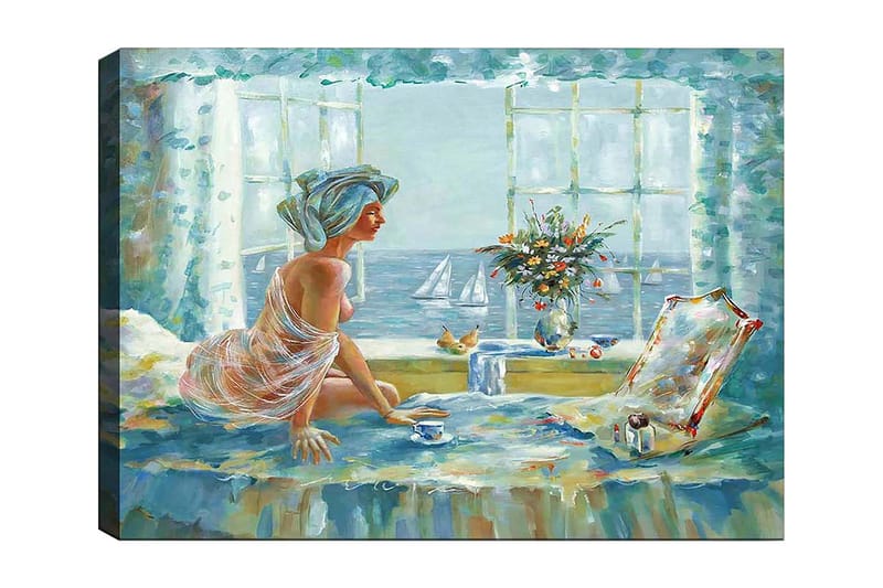 Lærred 70x100 cm - Kvinde i lyse og luftige omgivelser, siddende ved et vindue med udsigt over havet, Blå / Grøn / Beige