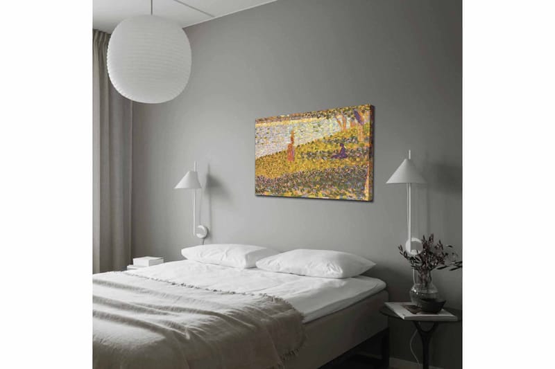 Lærred 70x100 cm - Kvinde i rød kjole stående på en blomstrende eng ved en sø - Gul / Lilla / Grøn - Boligtilbehør - Billeder & kunst - Billeder på lærred