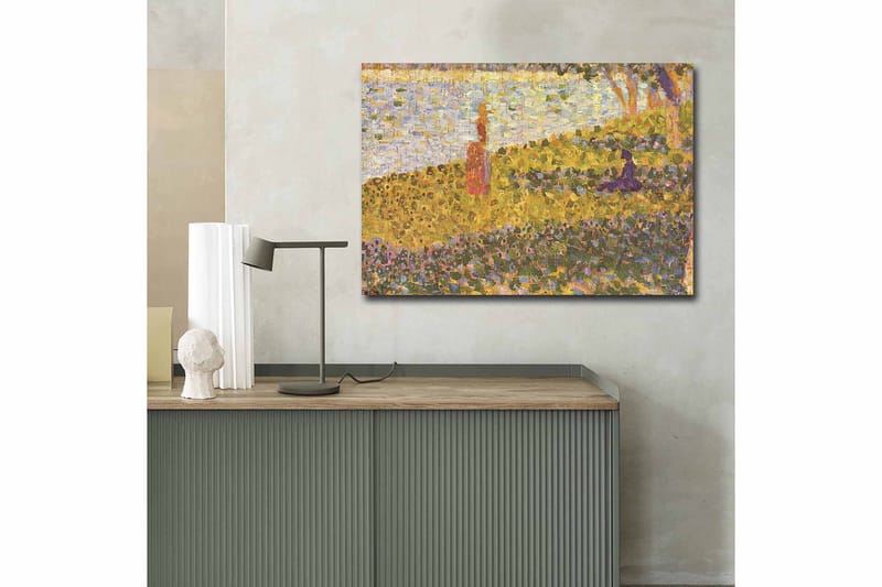 Lærred 70x100 cm - Kvinde i rød kjole stående på en blomstrende eng ved en sø - Gul / Lilla / Grøn - Boligtilbehør - Billeder & kunst - Billeder på lærred